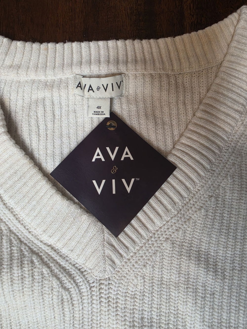 Ava & Viv White Ribbed V-Neck Sweater